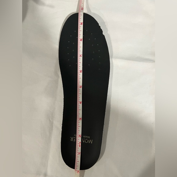 Moncler Womens Lunarove Low-Top Sneakers - Picture 14 of 16